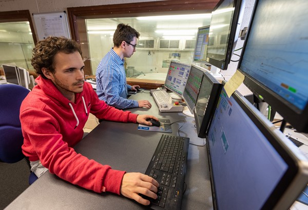 Immanuel Vinke and Edgar Romero working in the IAAPS control room