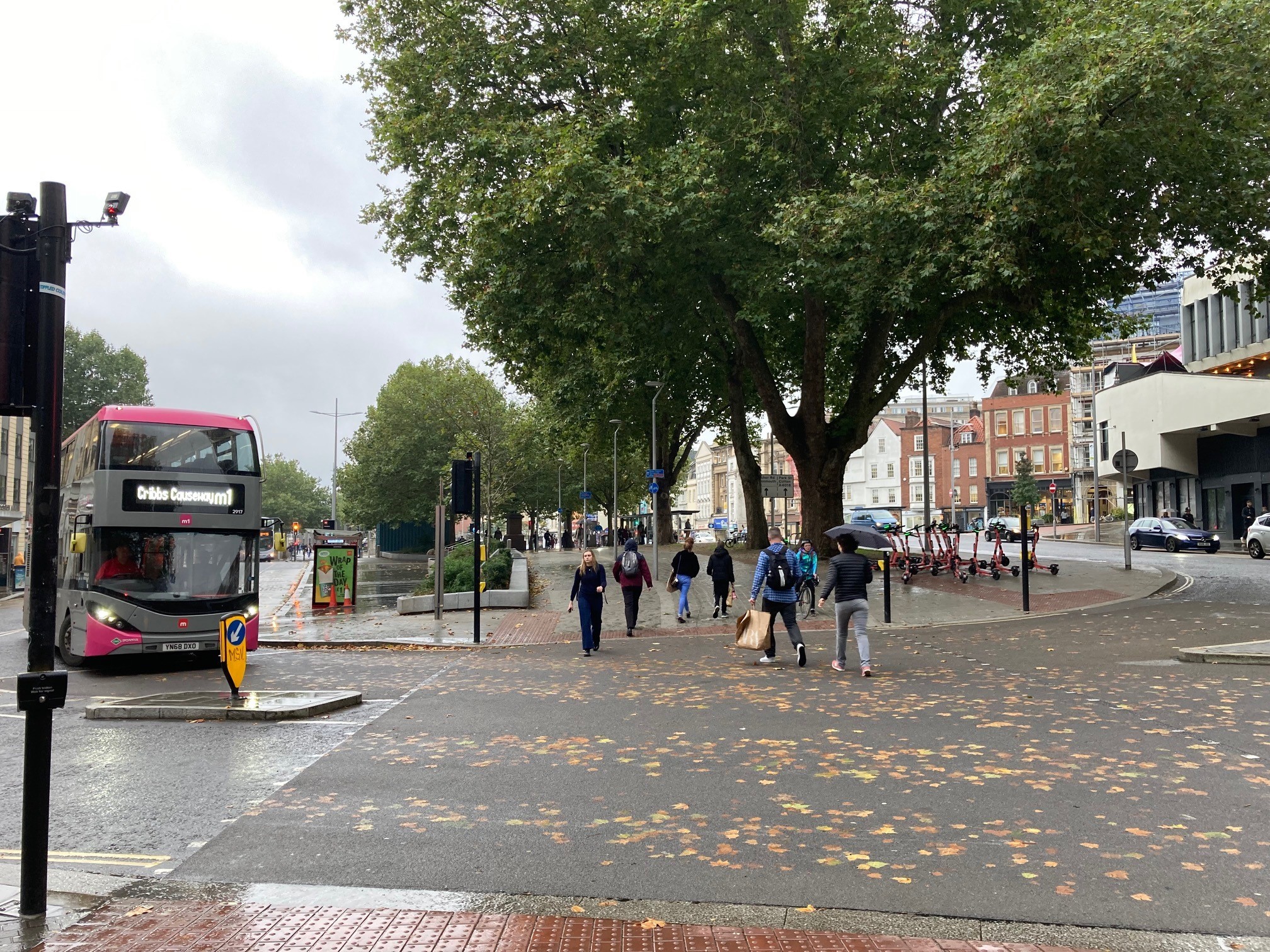 A Photo of a bus at a roundabout