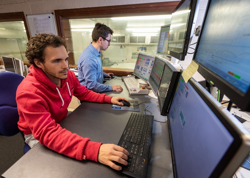 Immanuel Vinke and Edgar Romero working in the IAAPS control room